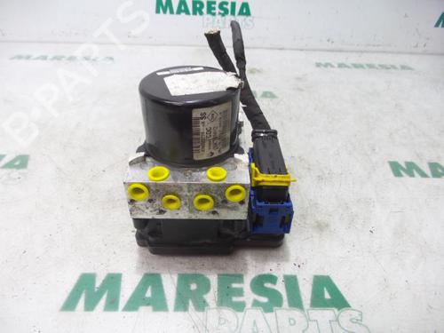 Used ABS pump RENAULT MEGANE III Grandtour (KZ0/1) 1.5 dCi (KZ09, KZ0D, KZ1G, KZ29, KZ14, KZ1W, KZ10, KZ1F,... (110 hp) 31533189