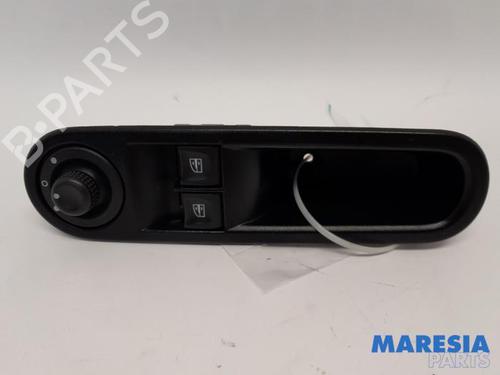 Used Switch RENAULT TWINGO III (BCM_, BCA_) 1.0 SCe 70 (71 hp) 31529956