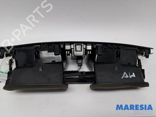 Air vent RENAULT GRAND SCÉNIC III (JZ0/1_) 2.0 16V (JZ0G) | BP31528539I21