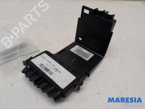 Used Fuse box PEUGEOT PARTNER Tepee 1.6 VTi (109 hp) 31502943