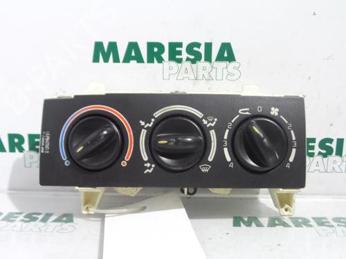 Used Climate control RENAULT MEGANE I Cabriolet (EA0/1_) 1.4 16V (EA0D, EA1H, EA0W, EA10) (95 hp) 31471764