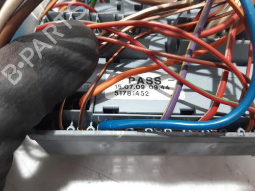 Caixa de fusíveis ALFA ROMEO MITO (955_) 1.4 (955AXB1B, 955.AXF1B) (95 hp) 31481776