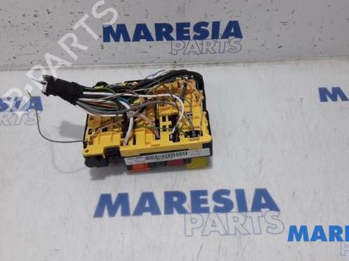 Used Fuse box PEUGEOT 208 I (CA_, CC_) 1.6 HDi (92 hp) 31527464