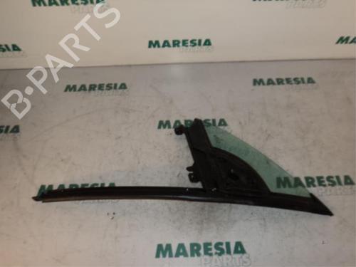 front-left-quarter-glass-citroen-c3-pluriel-hb_-2003-31447478 main image