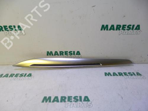 door-moulding-trim-renault-megane-iv-hatchback-b9amn_-2015-31422801 main image