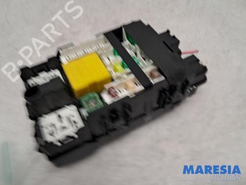 Used Fuse box PEUGEOT 308 SW II (LC_, LJ_, LR_, LX_, L4_) 1.2 THP 130 (131 hp) 31533023