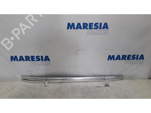 roof-bar-renault-megane-iv-grandtour-k9amn_-2016-31395142 main image