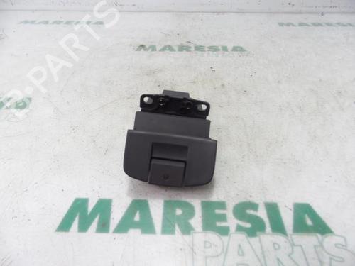 Used Switch RENAULT ESPACE IV (JK0/1_) 2.0 dCi (JK02, JK03) (131 hp) 31398658