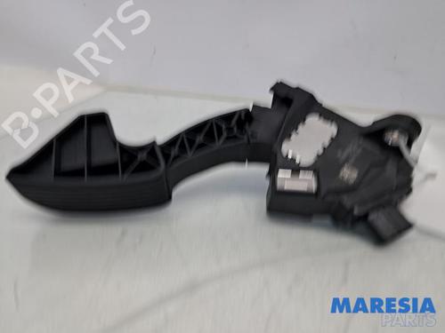 Pedal PEUGEOT 108 1.0 VTi 72 (72 hp) 31417203