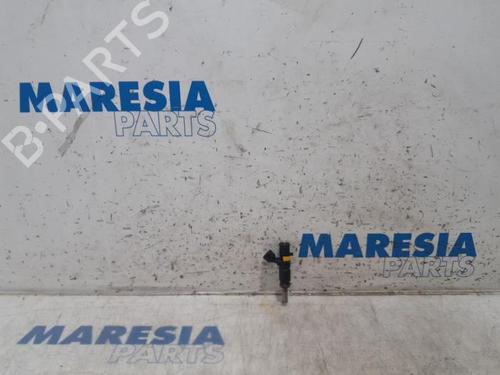 Used Injector PEUGEOT 5008 (0U_, 0E_) 1.6 16V (120 hp) 31477529