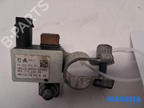 Used Electronic sensor OPEL CORSA F (P2JO) 1.2 (68) (131 hp) 31418796