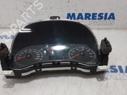 Used Instrument cluster FIAT PANDA (169_) 1.2 (169.AXB11, 169.AXB1A) (60 hp) 31536559