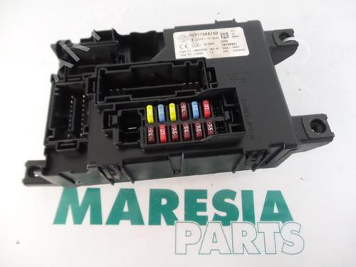 Used Fuse box FIAT GRANDE PUNTO (199_) 1.4 (199AXB11, 199AXB1A, 199BXB1A, 199AXL1A) (77 hp) 31524238