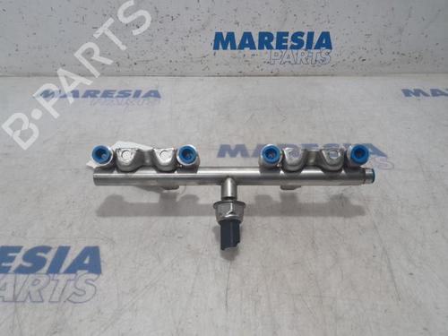Used Injection rail PEUGEOT 5008 (0U_, 0E_) 1.6 16V (156 hp) 31526127