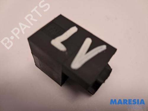 electronic-sensor-renault-arkana-i-lcm_-ldn_-2019-31431067 main image