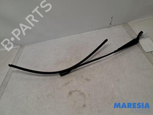 Used Front windshield wiper arm OPEL ASTRA K Sports Tourer (B16) 1.2 Turbo (35) (110 hp) 31485508