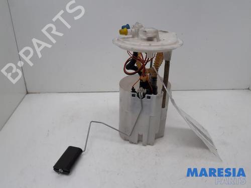 Used Fuel pump RENAULT TRAFIC III Van (FG_) 1.6 dCi 95 (FGMJ, FGMR) (95 hp) 31407808