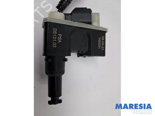Used Fuel door actuator Fuel door actuator PEUGEOT 208 II (UB_, UP_, UW_, UJ_) 1.2 PureTech 100 (101 hp) 40093249 40093249
