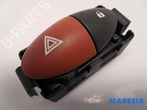 Used Warning switch RENAULT TWINGO II (CN0_) 1.2 (CN0D) (58 hp) 31499163