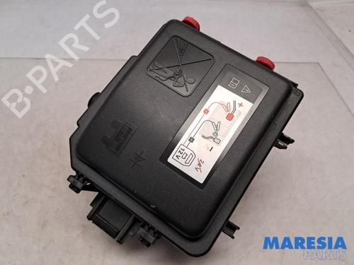 Used Fuse box Fuse box PEUGEOT 208 II (UB_, UP_, UW_, UJ_) 1.2 Hybrid 136 (UPHPYK) (136 hp) 39932419 39932419