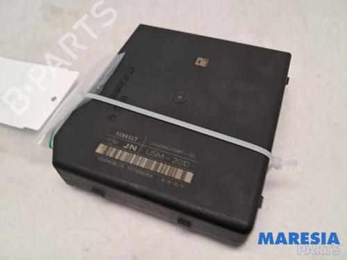 Used Fuse box RENAULT ZOE Hatchback Van (BFM_) Electric (BFME) (92 hp) 31529635