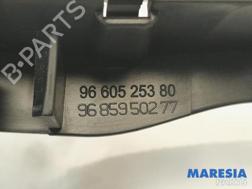 front-right-exterior-door-handle-peugeot-508-sw-i-8e_-2010-2011-2012-2013-2014-2015-2016-2017-2018-31436775 main image