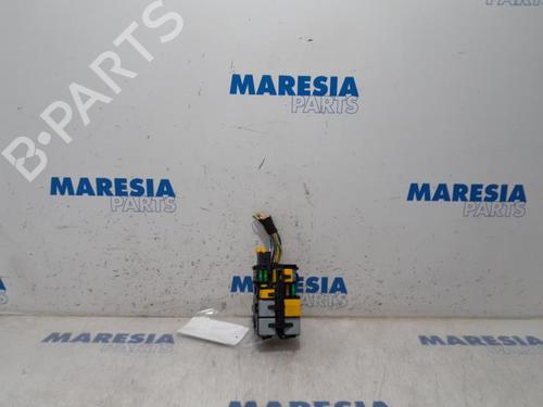 Used Fuse box CITROËN C4 Picasso II 1.6 HDi / BlueHDi 115 (115 hp) 31493689