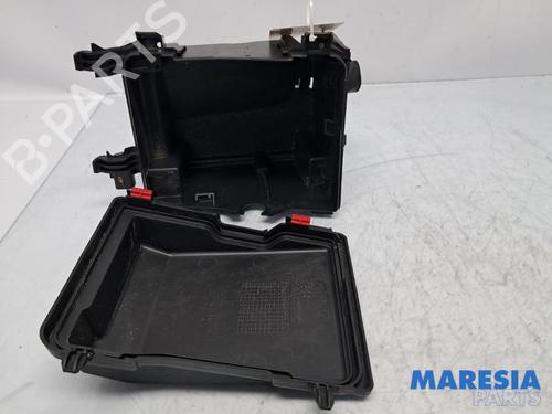 Fuse box PEUGEOT 308 SW II (LC_, LJ_, LR_, LX_, L4_) 1.2 THP 110 | BP31533099E1