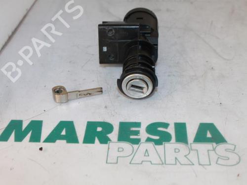 Used Ignition barrel FIAT STILO (192_) 1.9 JTD (136 hp) 31510262