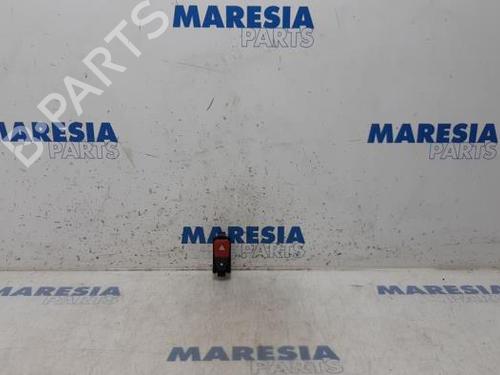 Used Warning switch RENAULT MEGANE III Hatchback (BZ0/1_, B3_) 1.4 TCe (BZ0F, BZ1V) (131 hp) 31458217