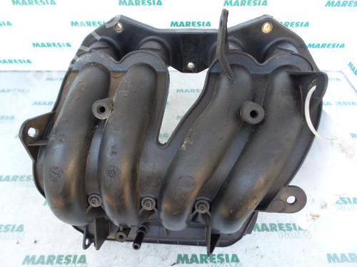 Used Injection rail PEUGEOT 206 Hatchback (2A/C) 1.4 i (75 hp) 31493621