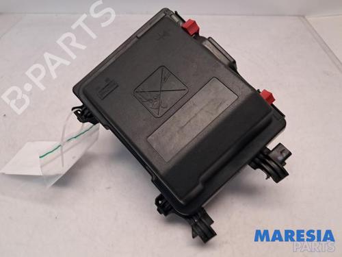 Used Fuse box PEUGEOT 308 SW II (LC_, LJ_, LR_, LX_, L4_) 1.2 THP 130 (131 hp) 31412662