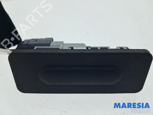 Used Tailgate handle Tailgate handle RENAULT CAPTUR II (HF_) TCe 160 (HFN1) (158 hp) 39932845 39932845