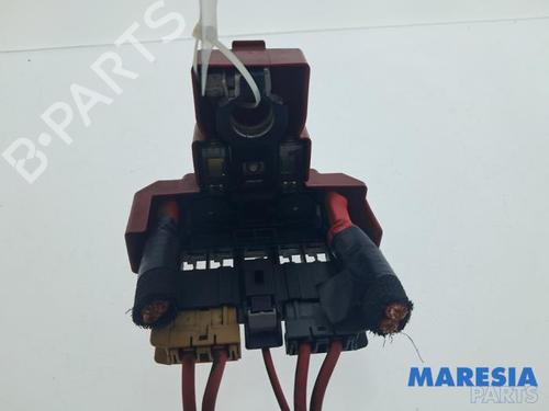Used Fuse box Fuse box RENAULT KADJAR (HA_, HL_) 1.2 TCe 130 (HLMR) (130 hp) 39690211 39690211