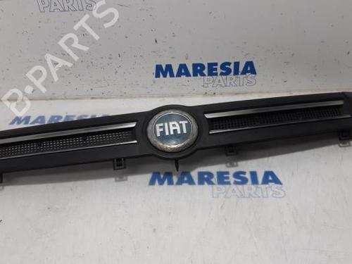 Used Grille FIAT PANDA (169_) 1.2 (169.AXB11, 169.AXB1A) (60 hp) 31424275