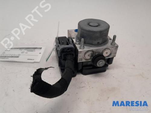 Used ABS pump FIAT PANDA (312_, 319_) 1.0 Mild Hybrid (312.PYD1B) (69 hp) 31428036