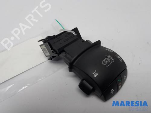 Used Switch RENAULT MEGANE III Hatchback (BZ0/1_, B3_) 1.6 16V (BZ1B, BZ1H) (110 hp) 31470959