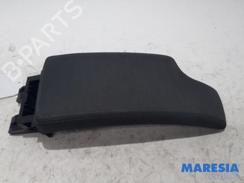 Armlene RENAULT MEGANE III Grandtour (KZ0/1) 1.4 TCe (KZ0F, KZ1V) (130 hp) 31533636