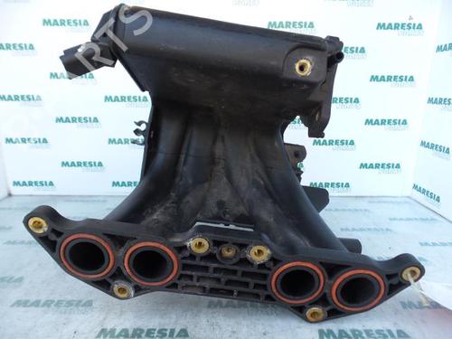 Injection rail PEUGEOT 206 Hatchback (2A/C) 1.4 i | BP31462358M98