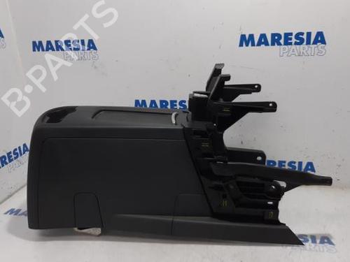 Console centrale PEUGEOT 5008 (0U_, 0E_) 1.6 16V (156 hp) 31398201