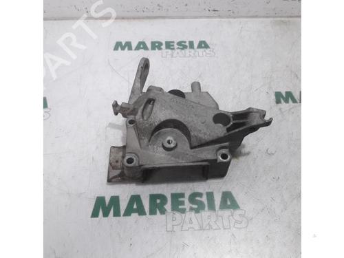 Used Timing cover RENAULT TWINGO II (CN0_) 1.2 (CN0D) (58 hp) 31531719