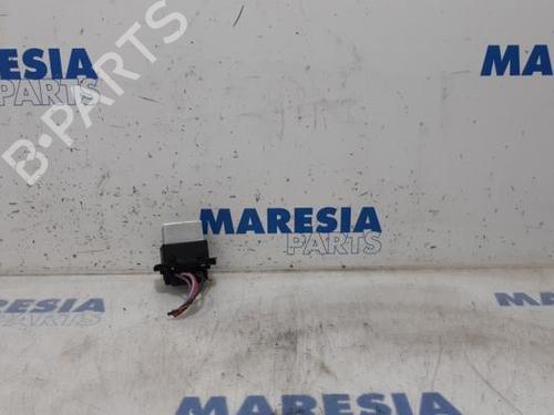 electronic-sensor-renault-clio-iv-grandtour-kh_-2012-2013-2014-2015-2016-2017-2018-2019-2020-2021-31387972 main image