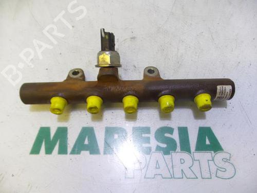 Used Injection rail RENAULT CLIO III (BR0/1, CR0/1) 1.5 dCi (88 hp) 31531224