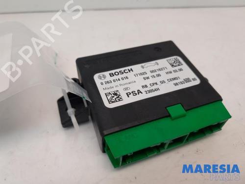 Used Electronic module CITROËN C4 Picasso II 1.2 THP 130 (130 hp) 31521142