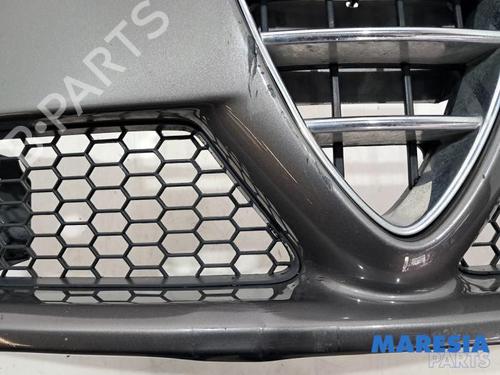 Front bumper ALFA ROMEO 159 Sportwagon (939_) 1.8 TBi (939BXN1B) | BP31384677C7 