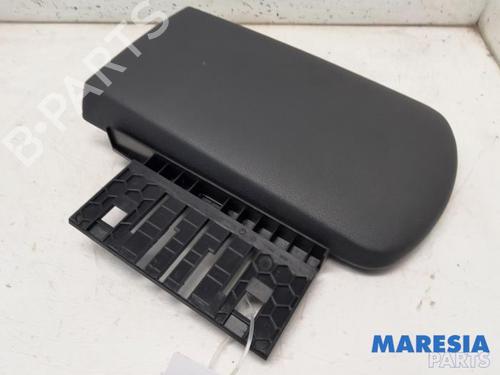 Used Armrest / Center console PEUGEOT 3008 I MPV (0U_) 1.6 VTi (120 hp) 31440764