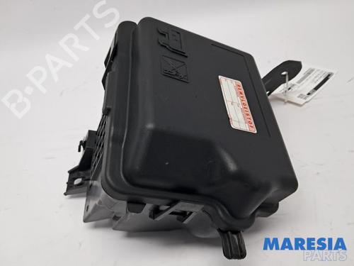 Used Fuse box Fuse box 37241645 37241645