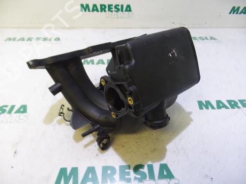 Used Injection rail PEUGEOT 206 Hatchback (2A/C) 1.4 i (75 hp) 31504009
