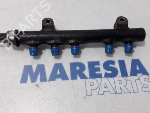 Used Injection rail PEUGEOT 5008 (0U_, 0E_) 1.6 HDi (112 hp) 31475270