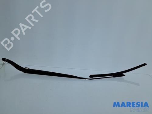 Used Front windshield wiper arm Front windshield wiper arm 37034385 37034385